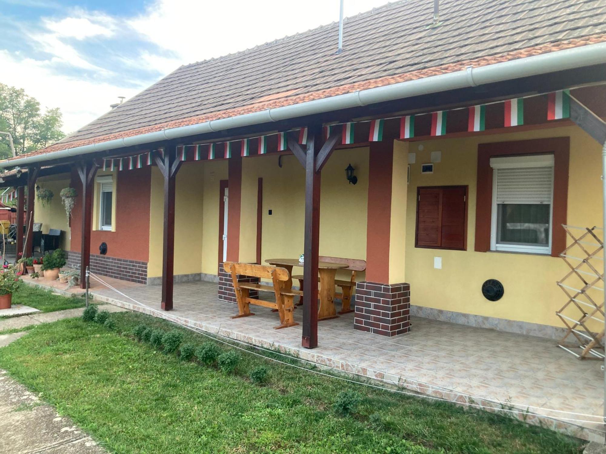 Apartment Tiszavirag Vendeghaz